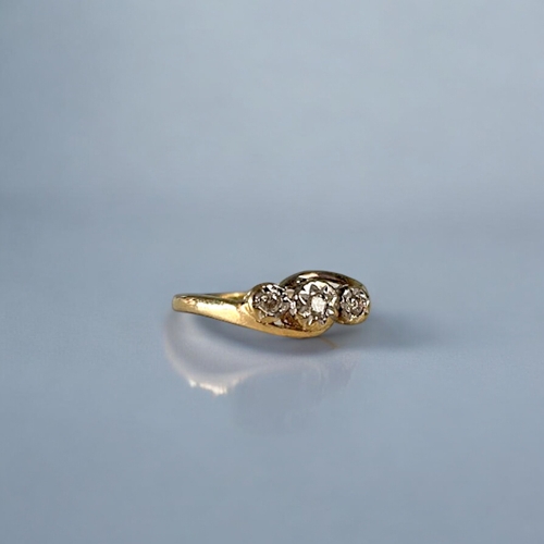 548 - A ladies 10ct Gold & Diamond ring.Size - KWeight - 1.26