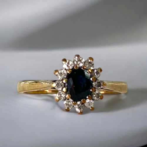 550 - A 9ct Gold, Diamond & Sapphire ring.Size - KWeight - 1.53