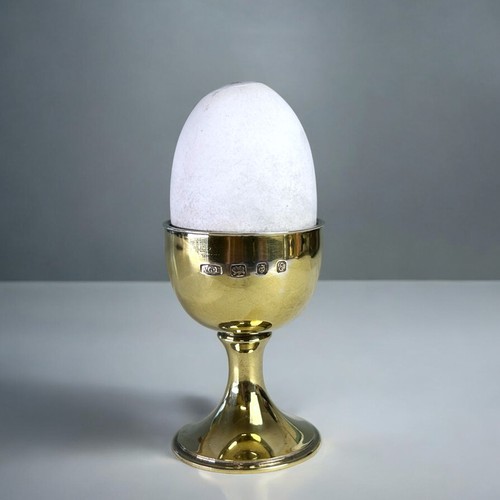 486 - A Silver gilt and enamel 'Surprise' egg.By Anthony Elson.London, 1979 hallmarks.White enamel egg lif... 