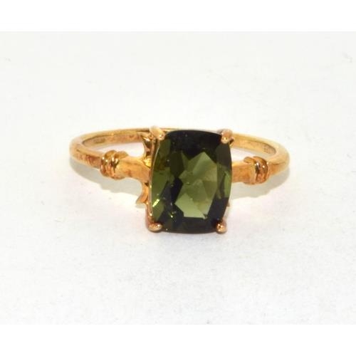 552 - 9ct gold ladies Diopside square shape ring size O