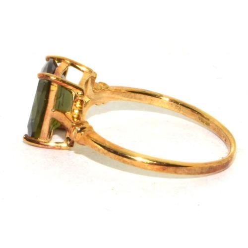 552 - 9ct gold ladies Diopside square shape ring size O