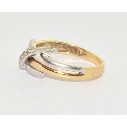 556 - 9ct gold ladies twin colour gold and  Diamond ring hallmarked as diamond size M