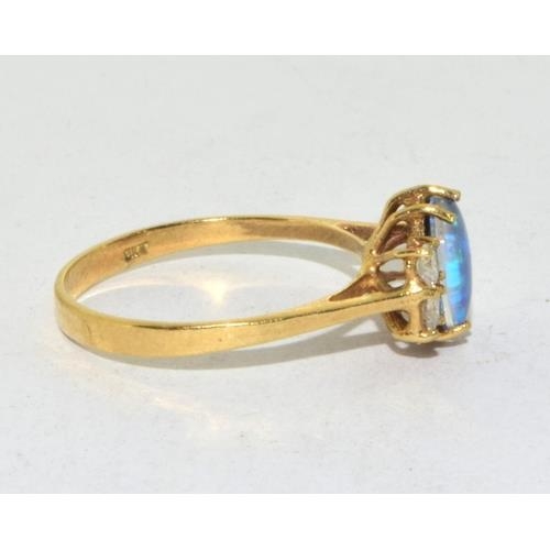 569 - 9ct gold ladies cabochon fiery Opal ring size N