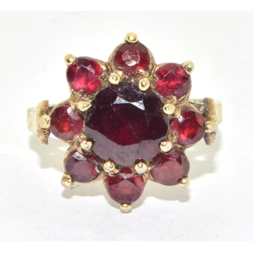 578 - 925 silver Vintage large Garnet cluster set in an open work design size Q