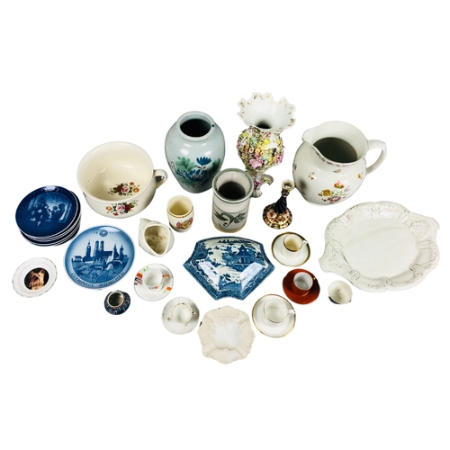 208 - Collection of Antique European Porcelain and Ceramics to include a Early Soft paste serving bowl and... 