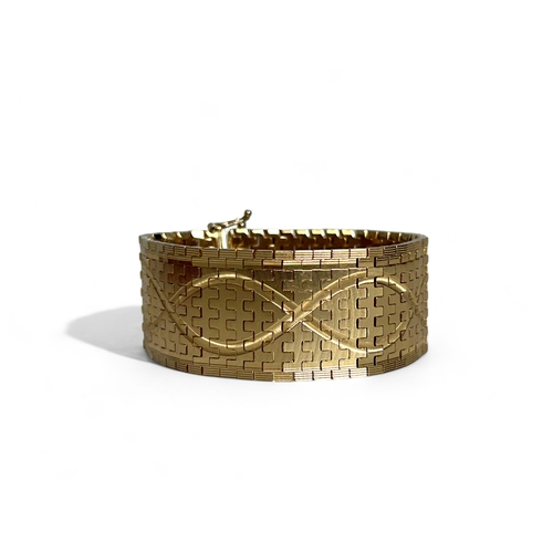 595 - An Italian gold plated cuff bracelet.18 x 2.5cm