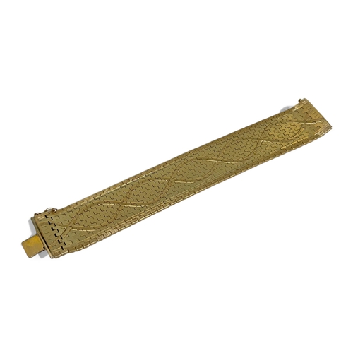 595 - An Italian gold plated cuff bracelet.18 x 2.5cm