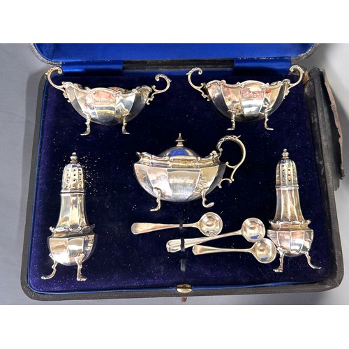 487 - A cased sterling silver condiment set.S Greenberg & Co -Israel Sigmond Greenberg, Birmingham. Wi... 