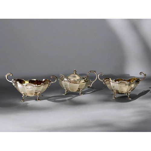 487 - A cased sterling silver condiment set.S Greenberg & Co -Israel Sigmond Greenberg, Birmingham. Wi... 