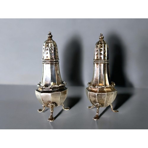 487 - A cased sterling silver condiment set.S Greenberg & Co -Israel Sigmond Greenberg, Birmingham. Wi... 