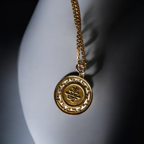 605 - A Chinese 14c gold pendant on 9c gold chain weight gross weight 6.3g