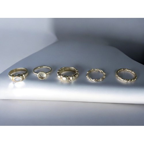 607 - Quantity of jewellery to include silver rings.