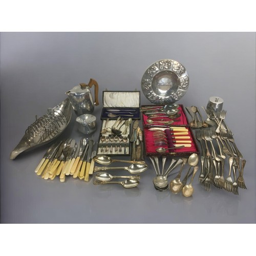 100 - Quantity of Silver Plate and Flatware to include Viners, Piquot Ware, some boxed etc.