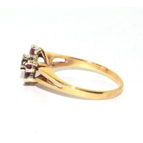 582 - 9ct gold ring with an open work setting Size L