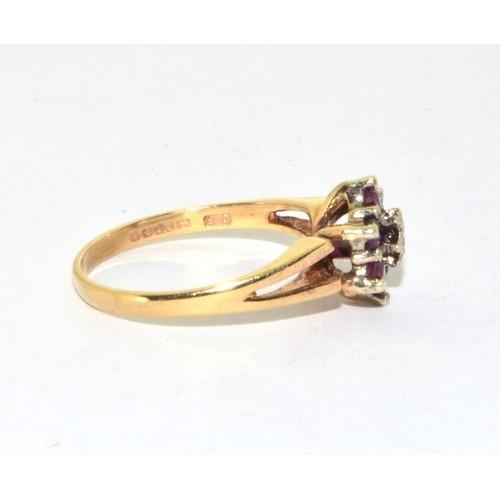 582 - 9ct gold ring with an open work setting Size L