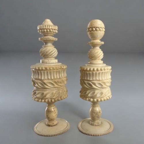 557 - A Victorian carved & stained bone chess set.English, 19th century.King height - 11.5cm... 