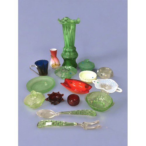 131 - Uranium Glass and Art Glass good collection 15 pieces in total including, Uranium Glass Salad Server... 