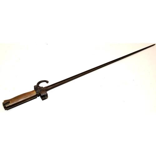 199 - WWI French 1886 model short Epee cruciform bayonet. Blade length 52cms, o/all length 64.5cms