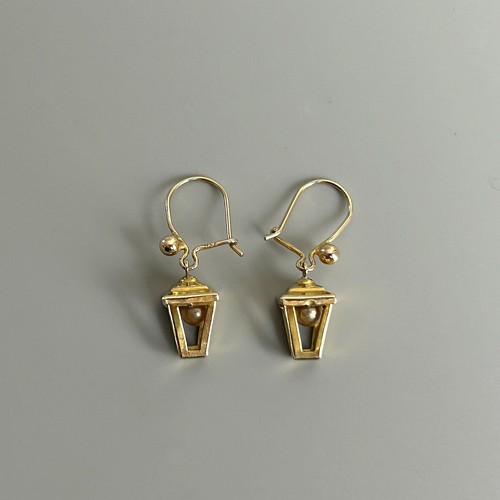 610 - A pair of 9ct gold lantern earrings.stamped on ear wire.Length - 25mm