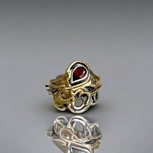 617 - An unusual 9ct gold & silver ring.Silver base, overlaid with 9ct gold (tested)  and set with a g... 