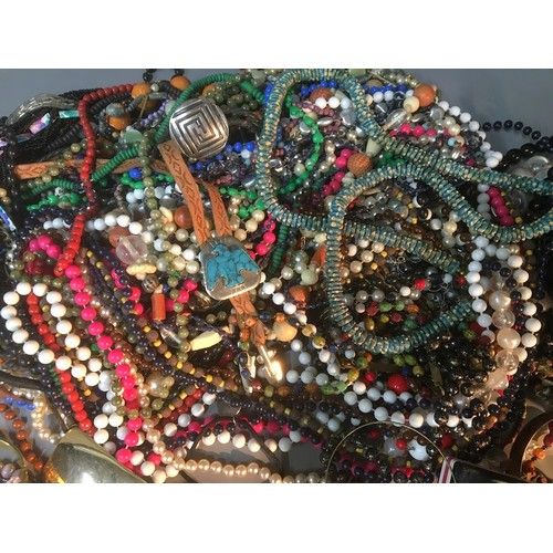 537 - Large Quantity of Costume Jewellery Vintage and Later examples 5kg+...Bangles, Bracelets, Rings Neck... 