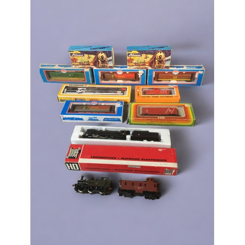 164 - Jouef HO 8273 Locomotive and other vintage Carriages/Wagons. 12 in total to include Athearn HO etc.