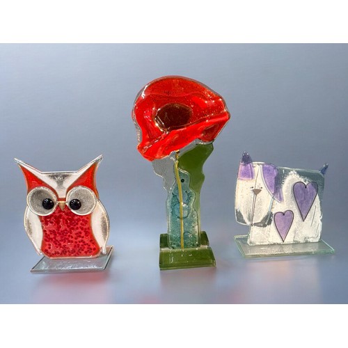 135 - A Selection of Art Glass Fuesed Glass objects by Aneta Pawlowska, including a Poppy Flower, Owl and ... 