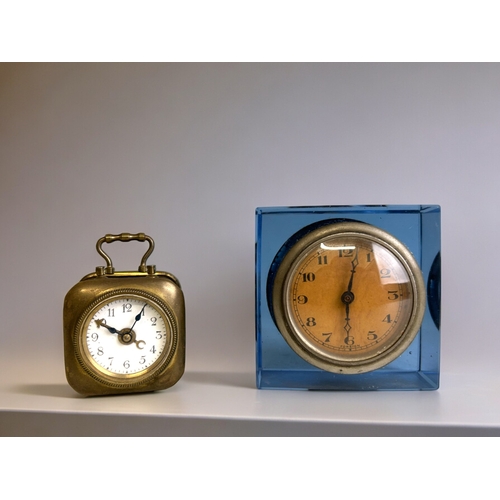 566 - A blue glass Art Deco desk clock. Together with a French brass travel clock.Glass clock height - 8cm... 