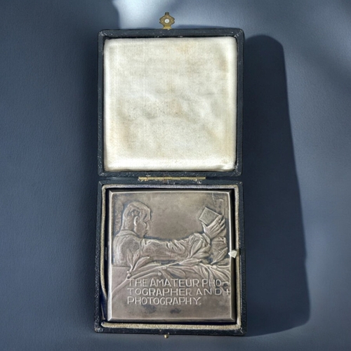 441 - A 1920's award medal & case.The Amateur Photographer and photography.Awarded to J.C Holmes. 80 x... 