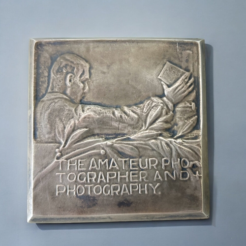 441 - A 1920's award medal & case.The Amateur Photographer and photography.Awarded to J.C Holmes. 80 x... 