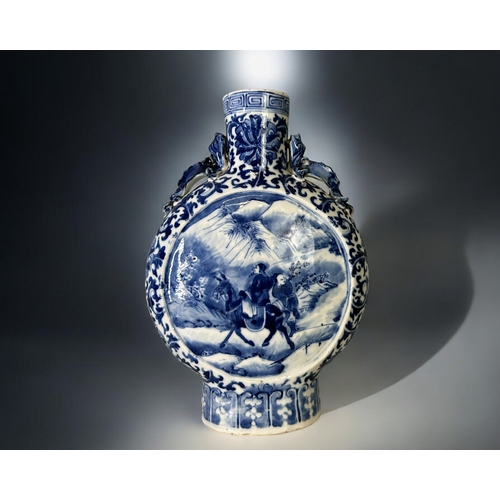 78 - A Chinese blue & white porcelain Pilgrim vase / moon flask.Qing dynasty, 19th century.Each side ... 