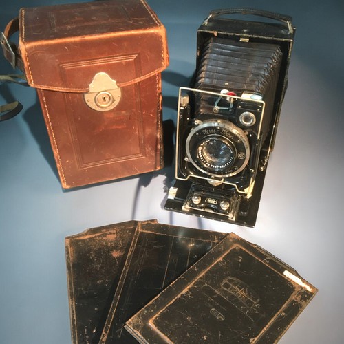 174 - Zeiss Ikon Maximar 207 Folding/Bellows Camera with Case and Plates. Carl Zeiss Lens No 1100484.Foldi... 