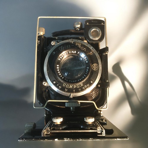 174 - Zeiss Ikon Maximar 207 Folding/Bellows Camera with Case and Plates. Carl Zeiss Lens No 1100484.Foldi... 