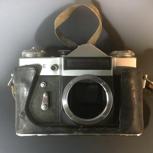 175 - Vintage 35mm Cameras x 61. 2 x Exa 11a Cameras one with case.2. Edixa Prismat3. W. German Balda Bald... 