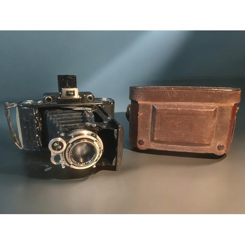 176 - Zeiss Ikon Super Ikonta Folding Camera with Tessar 1:4.5 10.5cm Carl Zeiss Jena No 510282 Lens.