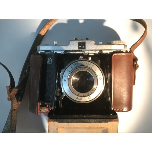 178 - Vintage Folding Cameras x 41. Zeiss Ikon Nettar 2. Dacora Folding Camera3. Weltira Folding Camera wi... 