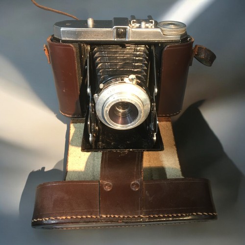 178 - Vintage Folding Cameras x 41. Zeiss Ikon Nettar 2. Dacora Folding Camera3. Weltira Folding Camera wi... 