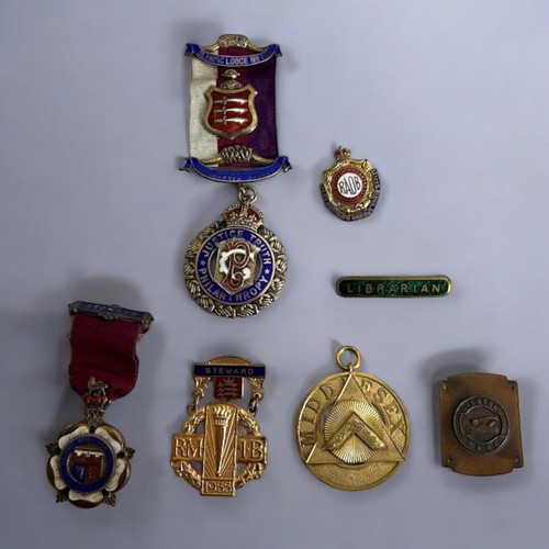 43 - A quantity silver gold plated Masonic jewels and badges.