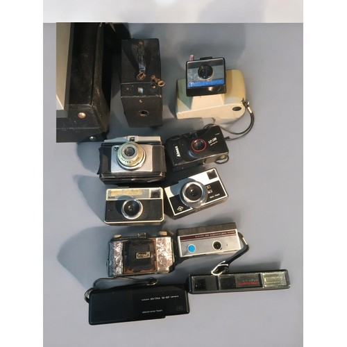 459 - Rollei P35E Autofocus Slide Projector (Working and Cased) and an ensemble of Vintage and Later Camer... 