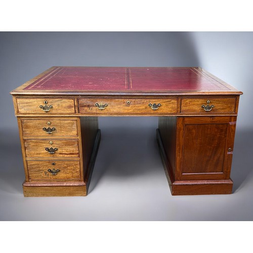 119 - A large Irish Oak twin pedestal partners desk.Robert Strahan of Dublin, Circa 1850.With opposing fou... 