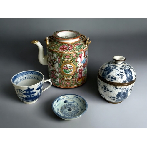 92 - A collection of Chinese export porcelain.Qing dynasty and later.Includes Canton famille rose teapot,... 