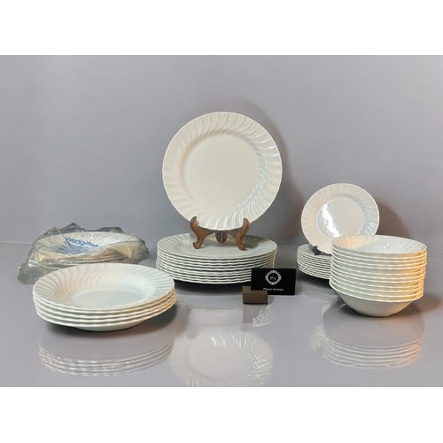 210 - Wedgewood Candlelight bone china dinner service