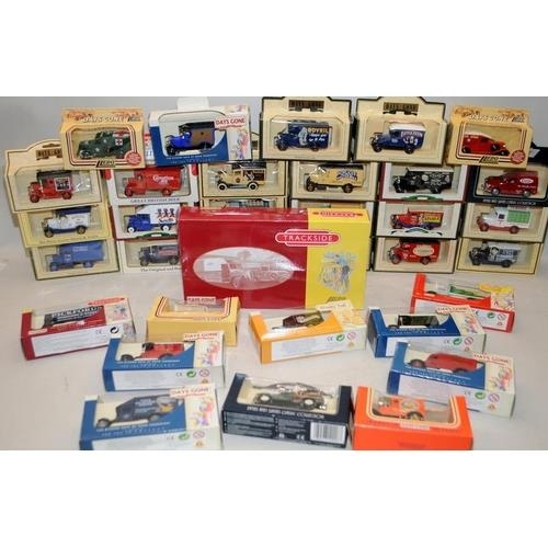 146 - A collection of boxed Lledo die cast model vehicles