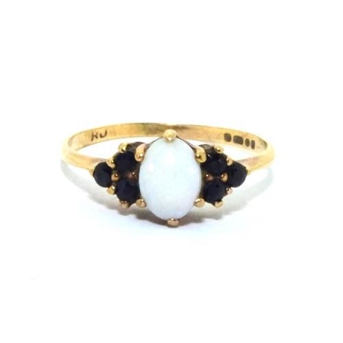 537 - 9ct gold vintage ladies Opal and sapphire triple stone ring size N