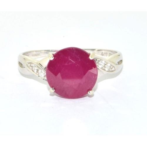 539 - 9ct white gold large Ruby solitaire in a claw setting size Q