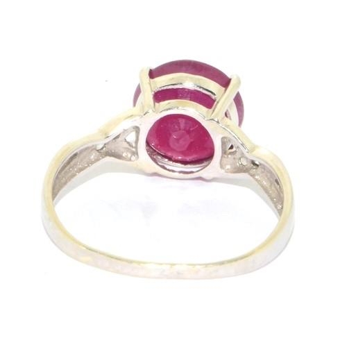 539 - 9ct white gold large Ruby solitaire in a claw setting size Q