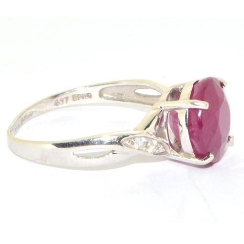 539 - 9ct white gold large Ruby solitaire in a claw setting size Q