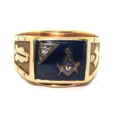 545 - 10ct gold mans Masonic diamond set signet ring 10g size Q