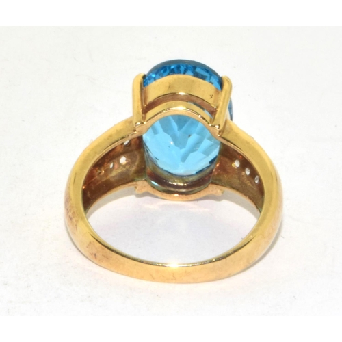 549 - 9ct gold ladies Faceted large oval Blue Topaz statement ring 6g size N