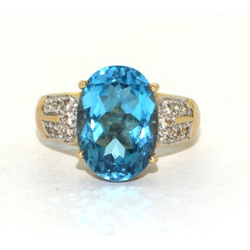 549 - 9ct gold ladies Faceted large oval Blue Topaz statement ring 6g size N